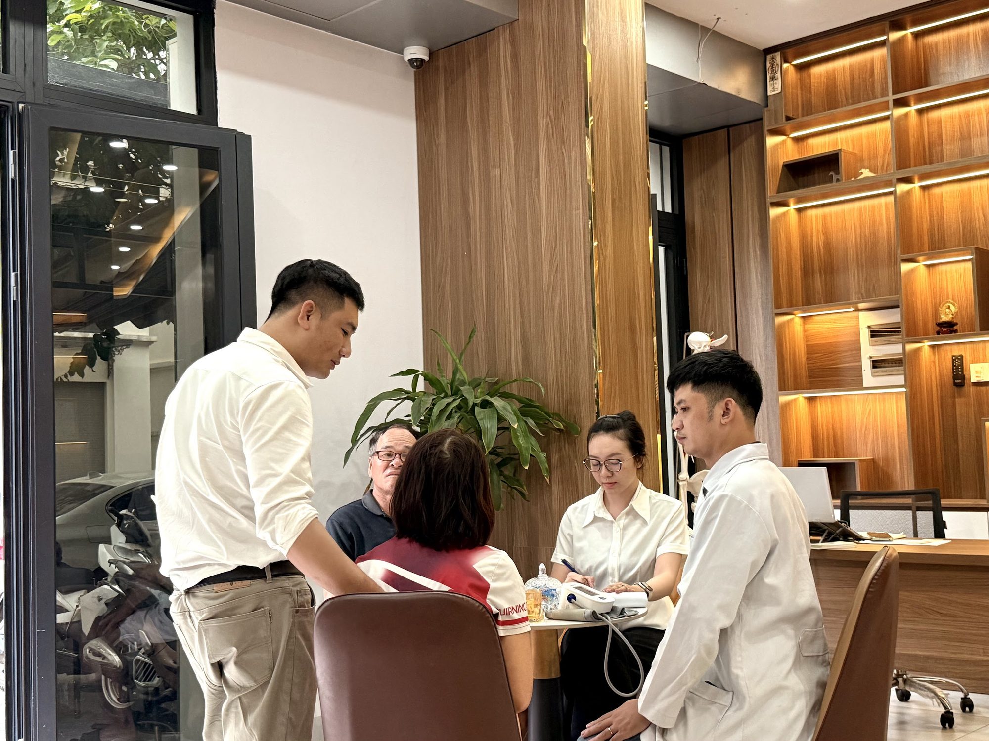 Quầy lễ tân Huyệt Đạo Tống Gia ở Vinhomes Grand Park, Quận 9